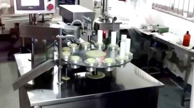 tubes filling ultrasonic sealing machine semi automatic معدات حشو وختم الأنابيب بالموجات فوق الصوتية.jpg