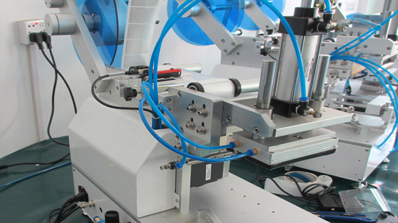 آلة وضع العلامات على الأكياس البلاستيكية شبه الأوتوماتيكية للسطح المستوي