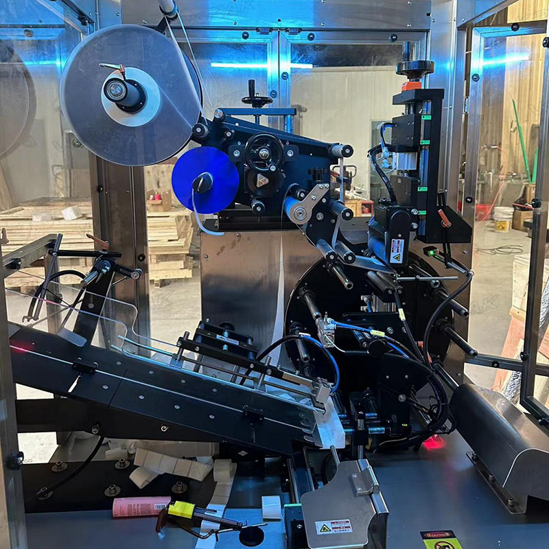 آلة وسم الأنابيب البلاستيكية الناعمة الأوتوماتيكية مع نظام تغذية الأنابيب