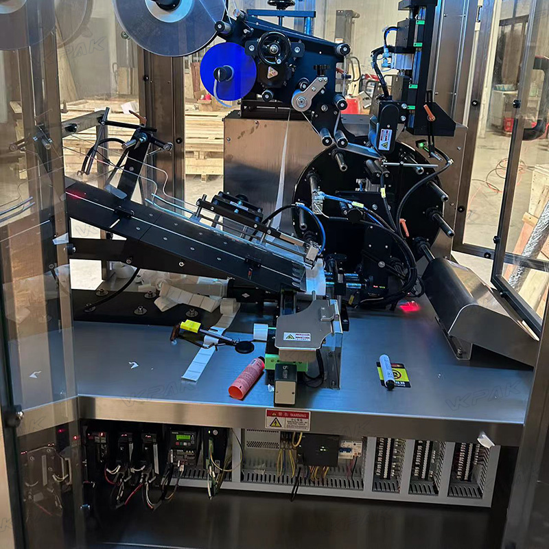 آلة وسم الأنابيب البلاستيكية الناعمة الأوتوماتيكية مع نظام تغذية الأنابيب