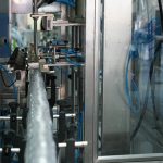 آلة تعبئة وتغليف وتسمية وتغليف الزجاجات أوتوماتيكيًا