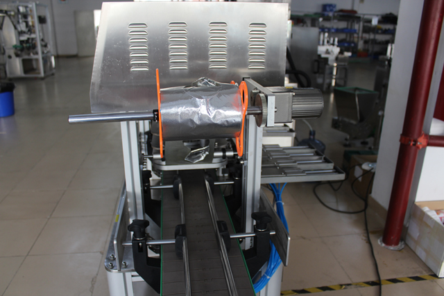 آلة غلق البرطمانات الزجاجية (1).JPG