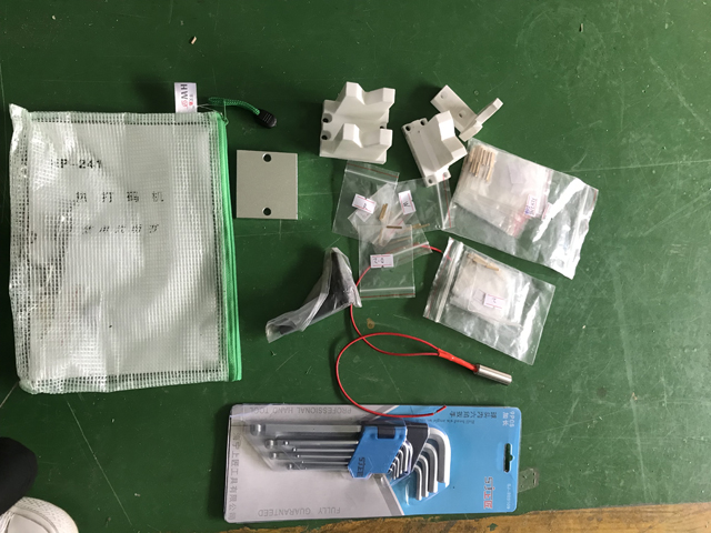 قطع غيار لوضع العلامات على الجزء السفلي من أحمر الشفاه.jpg