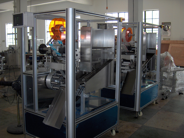 tubes labeling machine in stock آلات وسم الأنابيب.jpg