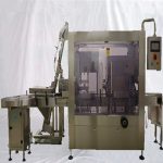 ماكينة تغليف عبوات زجاجية مفرغة من الهواء أوتوماتيكية مع كاشف المعادن