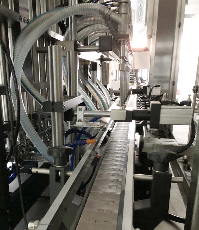 ماكينة تعبئة أوتوماتيكية.JPG