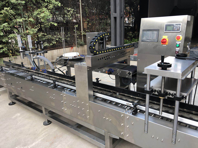 ملء دلو الغطاء.jpg