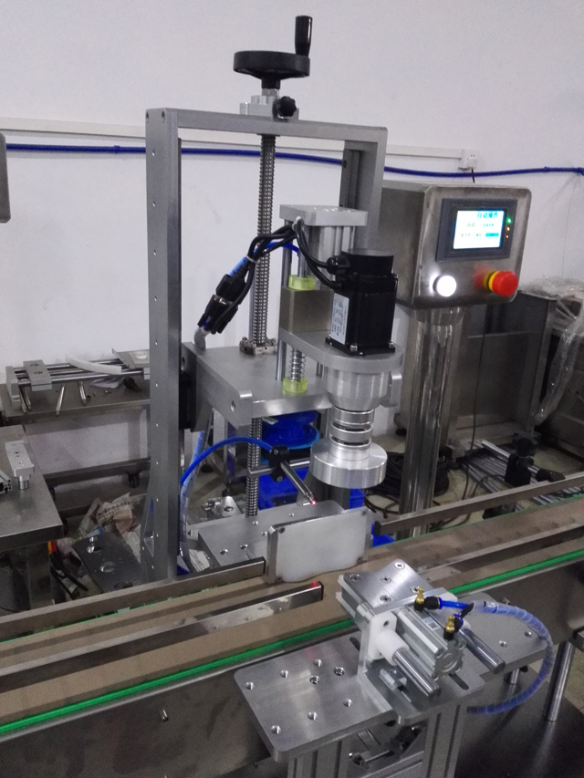 برطمانات آلة تغطية الرأس الواحد.jpg