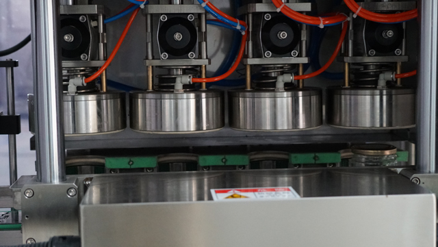 4 رؤوس مكنسة كهربائية.jpg