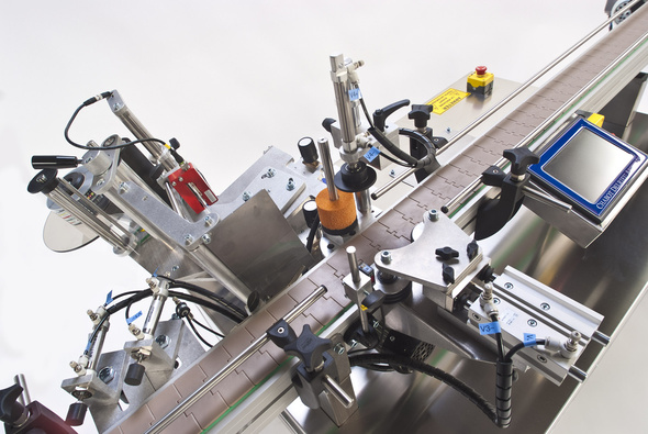 round bottle labeler equipment معدات وسم الزجاجات الدائرية.jpg