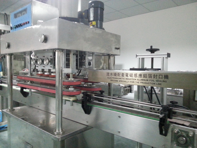 capping machine automatic high speed آلات تغطية عالية السرعة.jpg