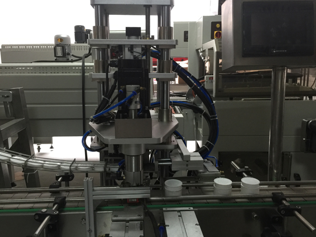 آلة غلق البرطمانات.jpg