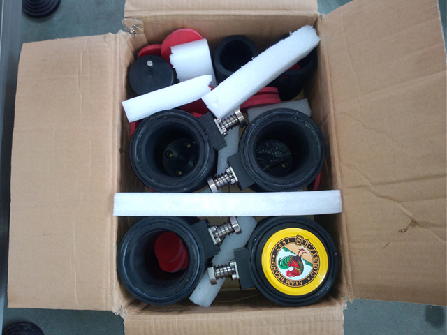 رؤوس الأغطية لقوالب الزجاجات المختلفة.jpg