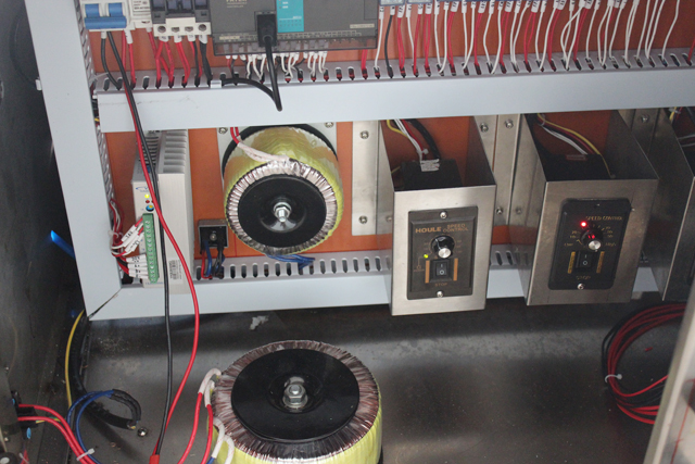 الماكينة الالكترونية الداخلية.jpg