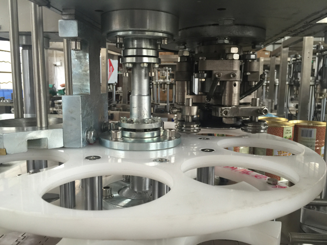 وضع العلب أثناء إغلاق العلبة.jpg