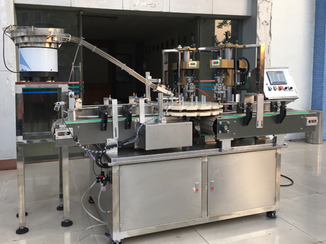 capping machine with 2 capping heads معدات غلق البرغي نصف أوتوماتيكية.jpg