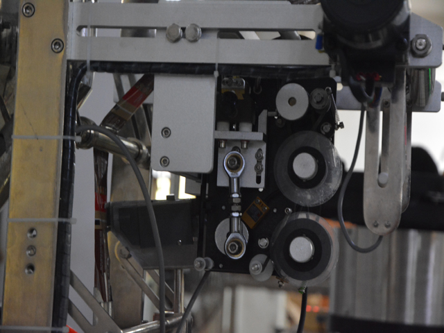 جزء ترميز التاريخ لحشو السوائل في الأكياس.jpg