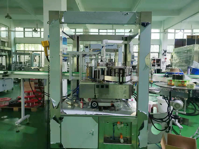 آلة صنع الملصقات الساخنة