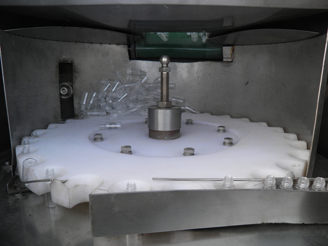 آلة فرز الزجاجات وفك رموزها.jpg