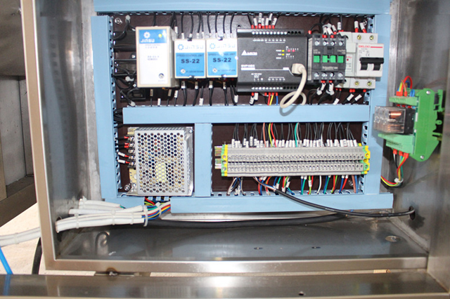 داخل زجاجات فك الرموز.jpg