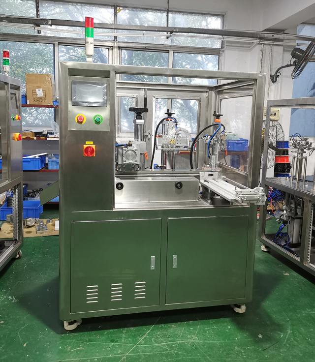 آلة في خزان التخزين.jpg