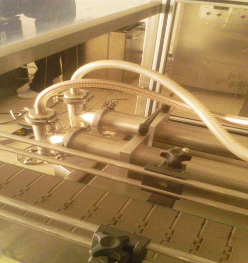 ماكينة تعبئة برأسين مزودة بآلية.jpg