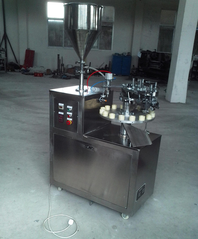 semi automatic filler sealer equipment آلات تعبئة وختم أنابيب الألومنيوم.jpg