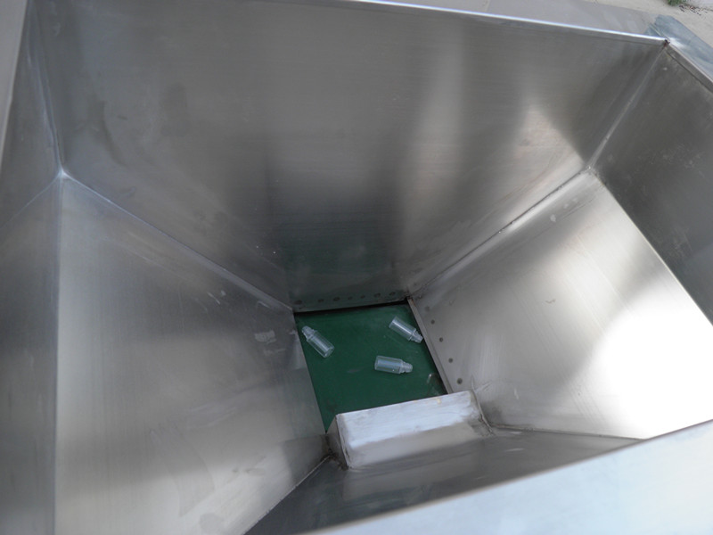 E liquid unscrambler for filling capping line أداة فك رموز زجاجات السائل الإلكتروني.jpg