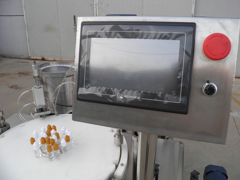 filling plugging capping labeling production line تسمية تعبئة وتغطية زجاجات السائل الإلكتروني PLC.jpg