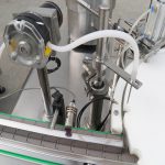 آلة تعبئة وتغطية مضخة تمعجية أحادية الكتلة لقطرات العين السائلة الإلكترونية