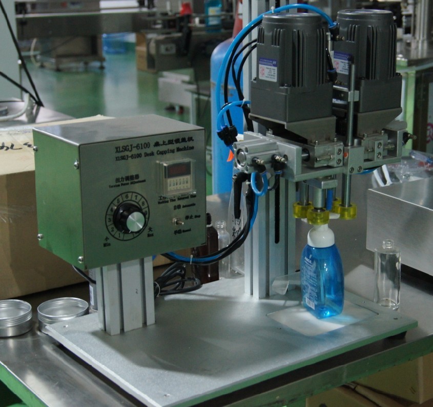desktop screw capping machine semi automatic خط إنتاج المنظفات السائلة شبه أوتوماتيكي