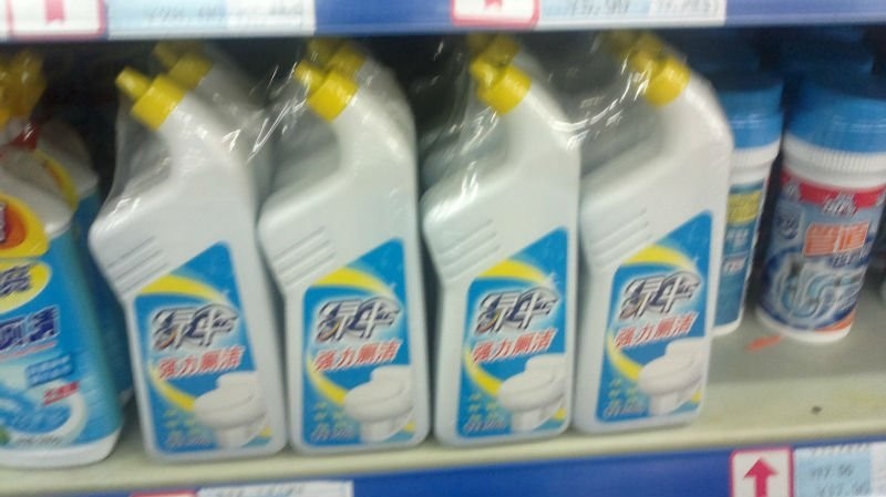 liquid detergent bottles wrapping تعبئة زجاجات المنظفات السائلة.jpg