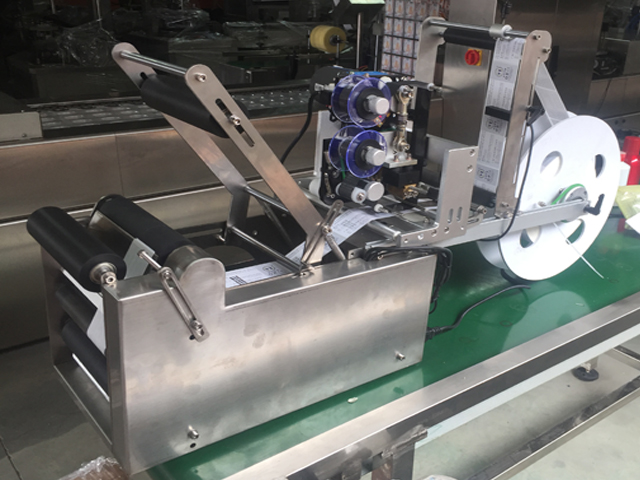semi automatic bottle labeling equipment دليل ماكينة وضع العلامات على الزجاجات.jpg