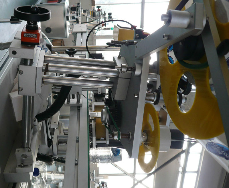 ماكينة لصق ملصقات ذاتية اللصق من الجانبين لأعلى ولأسفل