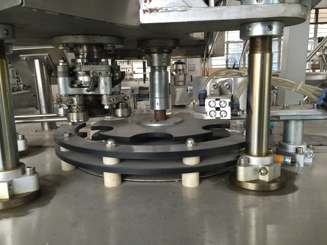 جزء الختم التلقائي للعلب.jpg