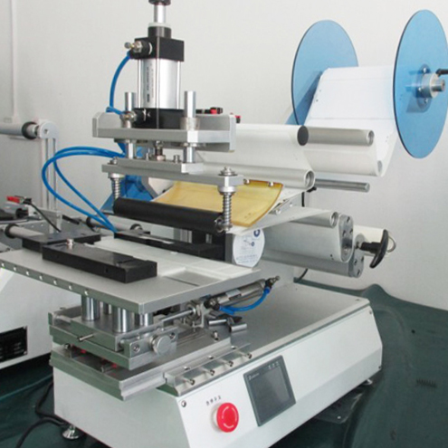 rolling labeling machine for plane surface objects آلات وضع العلامات الدوارة نصف الأوتوماتيكية.