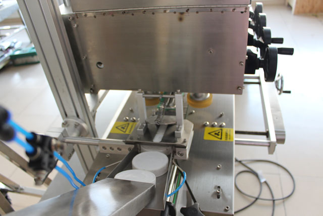 آلة تغطية مع رفع (1).JPG