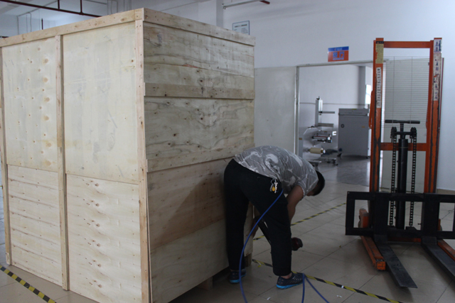 صندوق خشبي للتغليف لوضع العلامات الأفقية (2).JPG