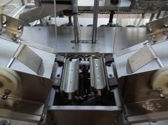 مزلقة لحامل الأنابيب.jpg