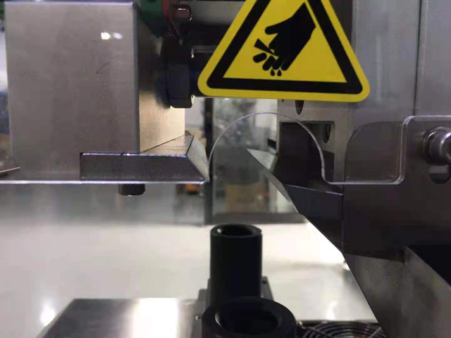 تفاصيل قريبة لآلة الختم (1).jpg