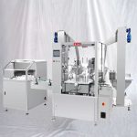 آلة تعبئة وتغليف وتسمية زجاجات السوائل الصغيرة مع فك التشفير