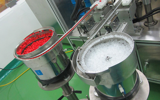 وعاء تغذية القبعات.jpg