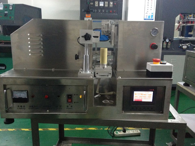 ultrasonic tube sealing equipment آلة ختم الأنابيب بالموجات فوق الصوتية.jpg