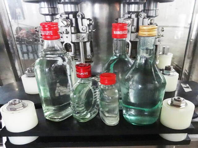 داخل آلات تغطية الروب.jpg