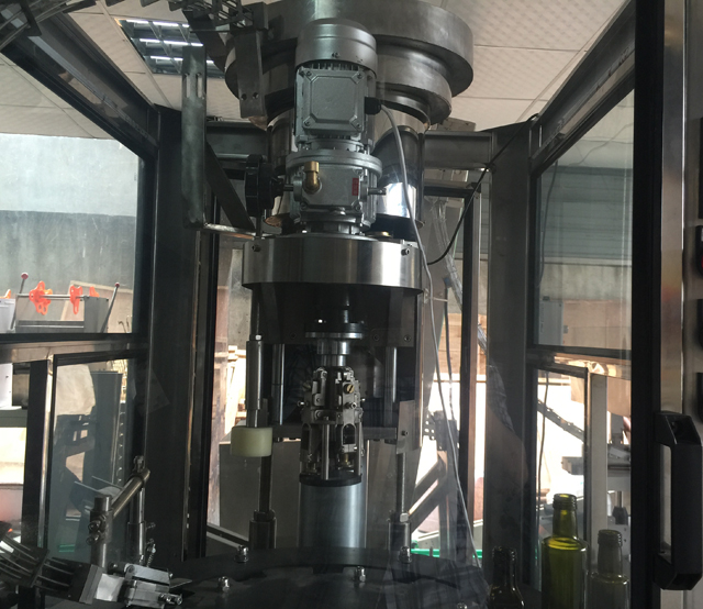 داخل آلات تغطية الروب.jpg