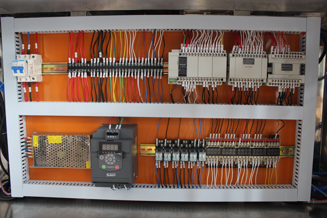 لوحة الأسلاك.jpg