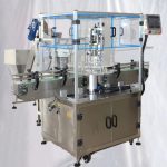 معدات غلق زجاجات العصير البلاستيكية الدوارة مع مغذي رفع الغطاء