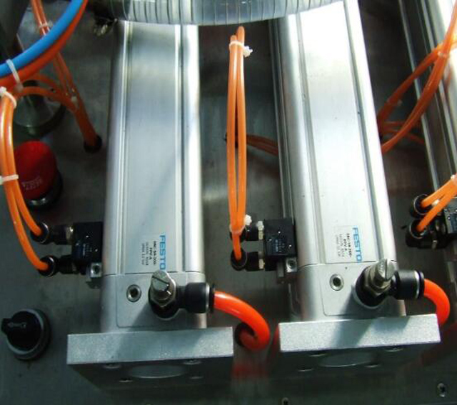 صور قريبة لآلات التعبئة.jpg