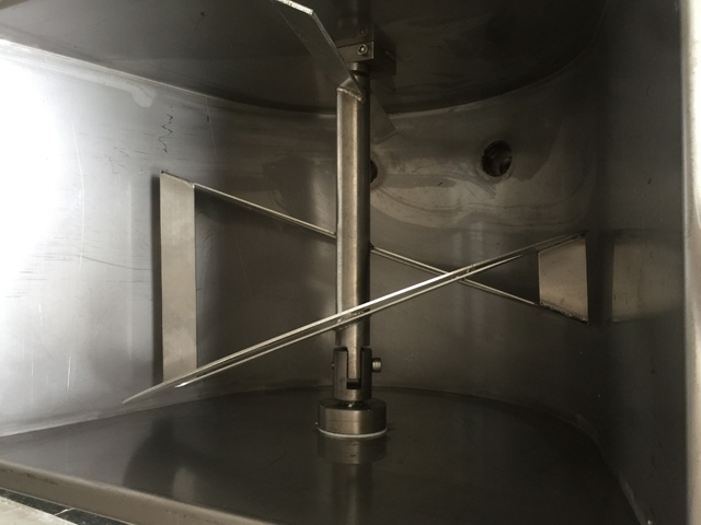 air guage for filling machines connected with air compressor مقياس الهواء لحجم التعبئة الدقيق.jpg