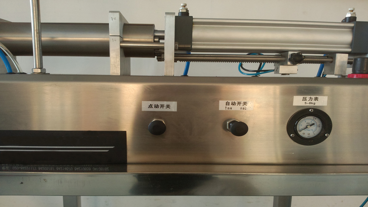 pneumatic filling machine manual for liquid cosmetic field آلات تعبئة للعملاء في الولايات المتحدة الأمريكية (3).jpg